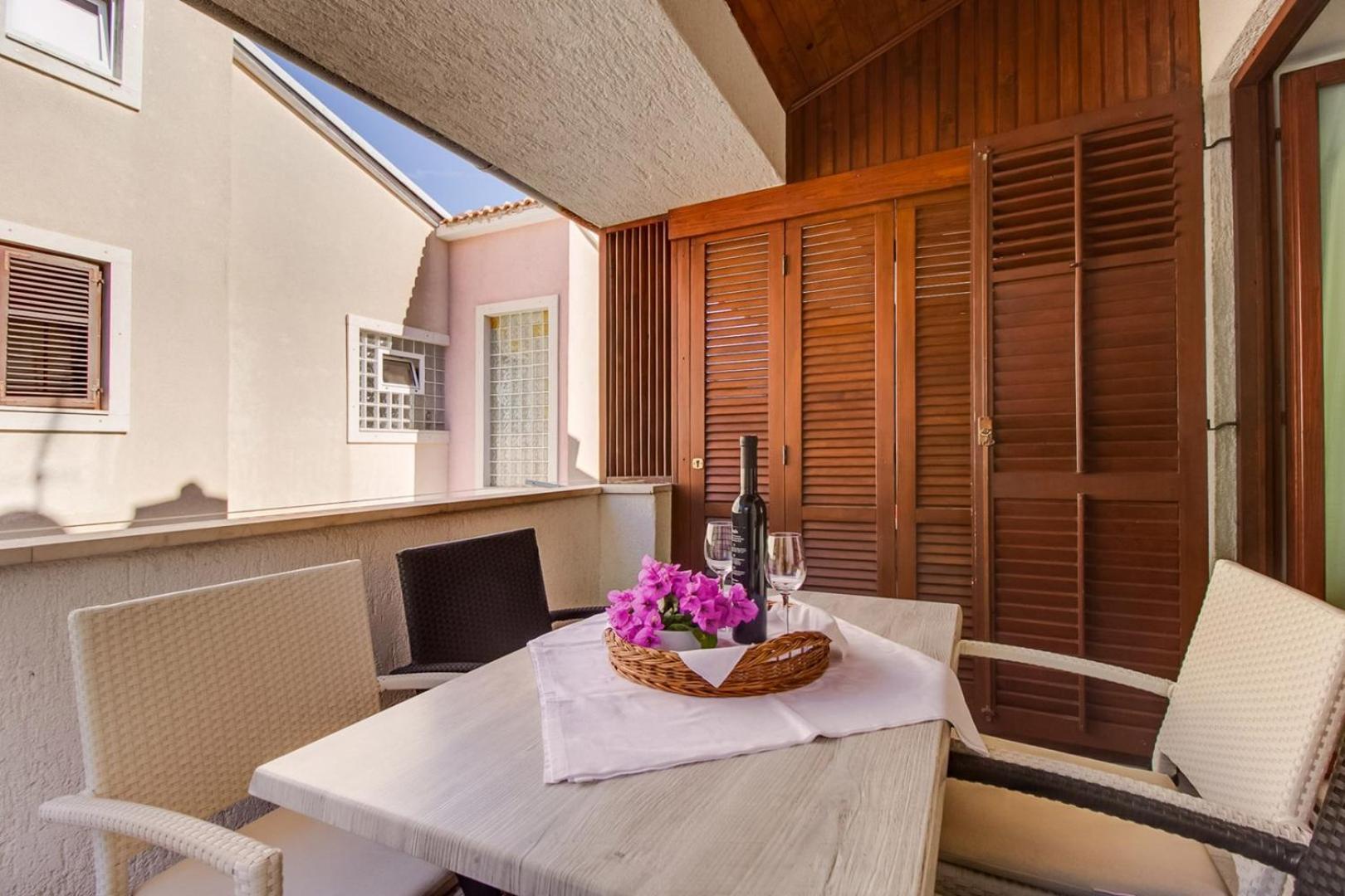 House Prica Hotell Mali Lošinj Eksteriør bilde